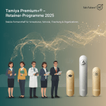 „Illustration zu Tamiya Premium+® Retainer-Programme 2025: Fachkräfte aus Bildung, Verwaltung, Medizin und Forschung unter einer KI-Resonanz-Struktur mit den Modulen BASIC, PRO und SCIENCE. Europäische Premium-Ästhetik.“